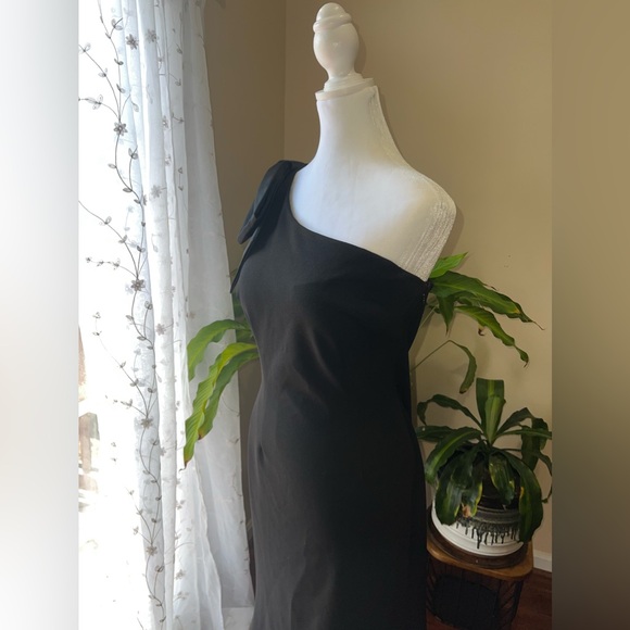 Eliza J Bow Trim One-Shoulder Gown - Size 10 - Picture 8 of 8